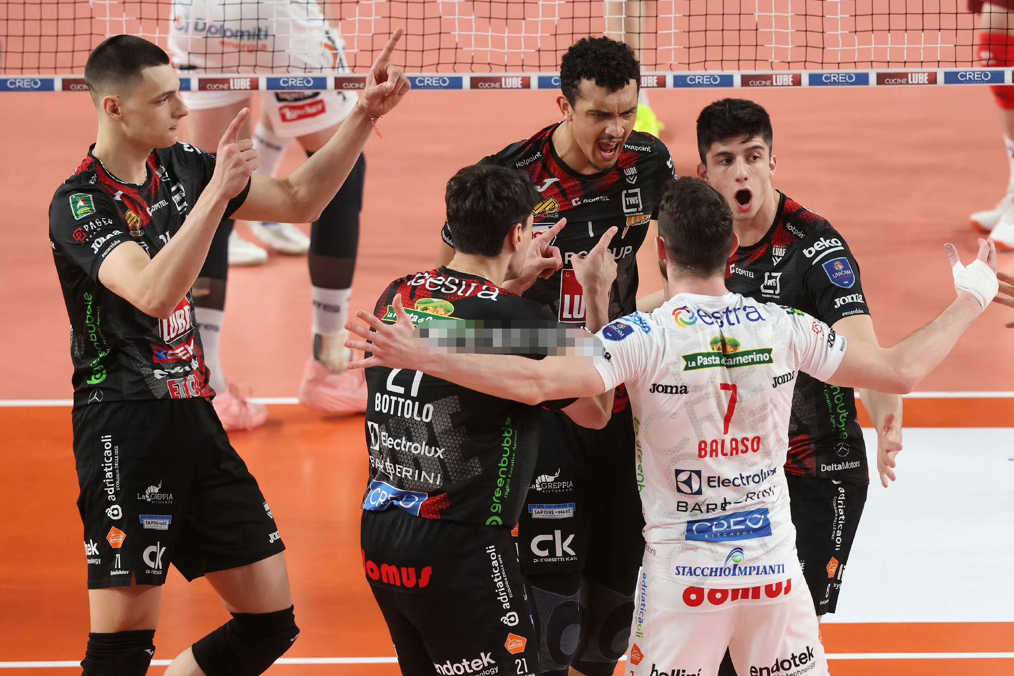 星空体育下载-今晨多特蒙德备战意大利杯，豪取连胜细节曝光，质疑声仍在，高层口径保持一致(双红会为何是德比)